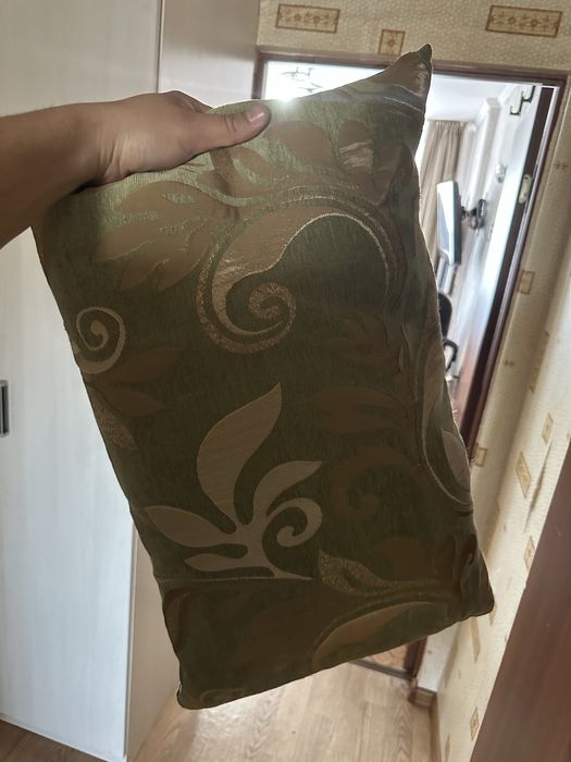 Продам диван с подушками