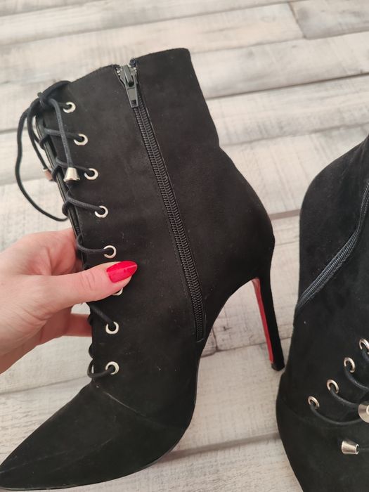 Дамски боти на ток