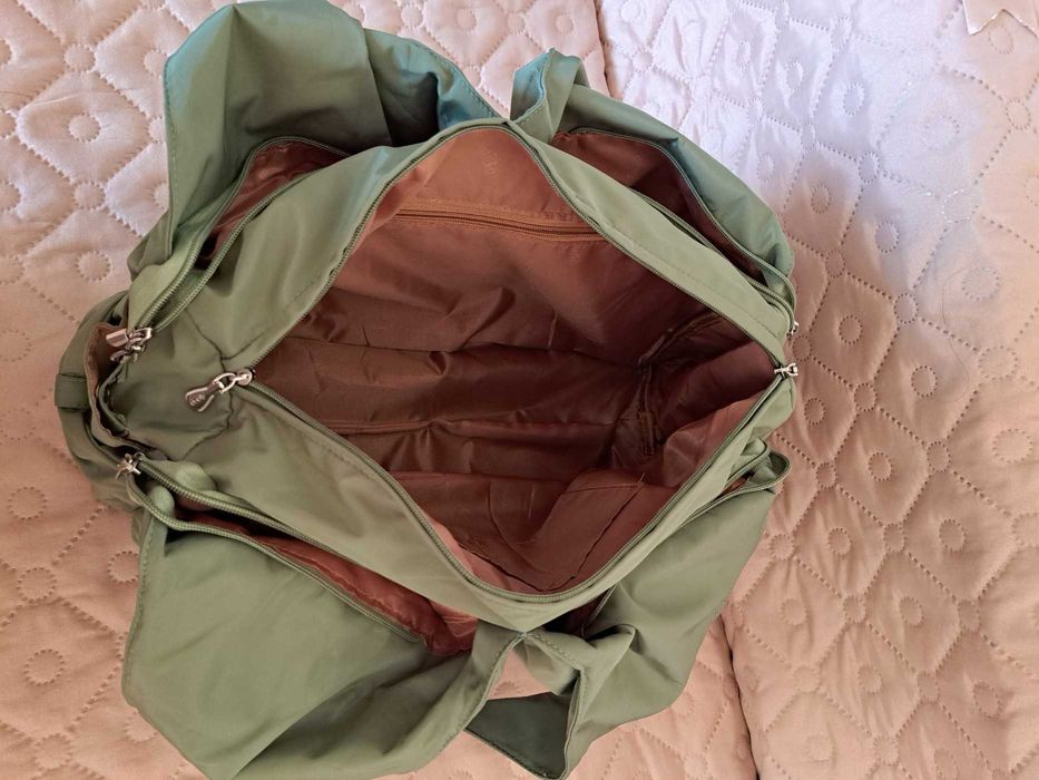 Дамска чанта – голяма,в  зелено, промазка, 100% непромокаема