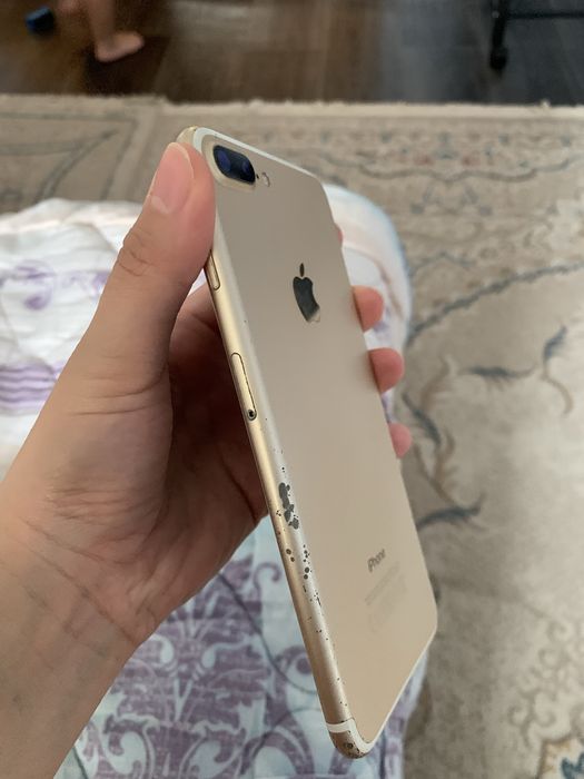 Продам айфон 7+