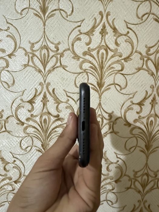 iphone 11.   64gb.