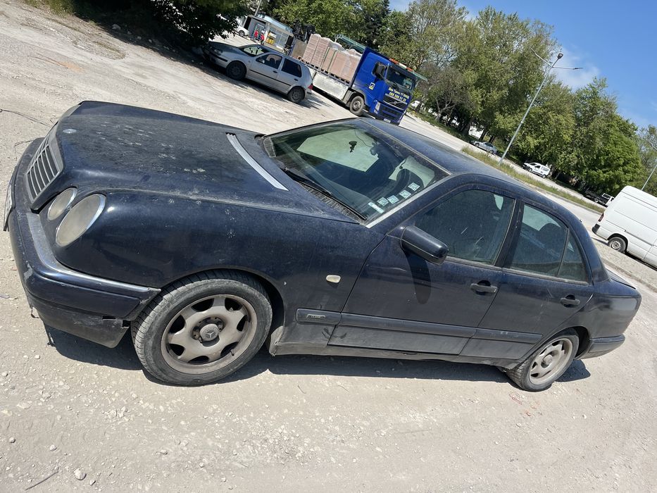 Мерцедес Е220 95к.с.