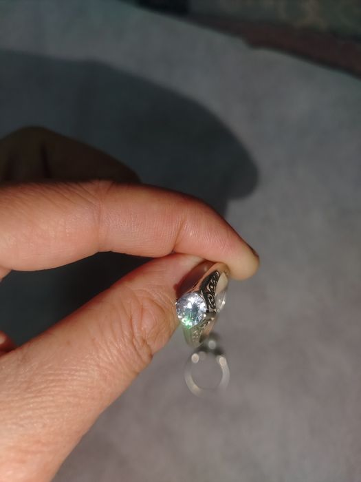 Kumush abuchalni uzuklar sotiladi