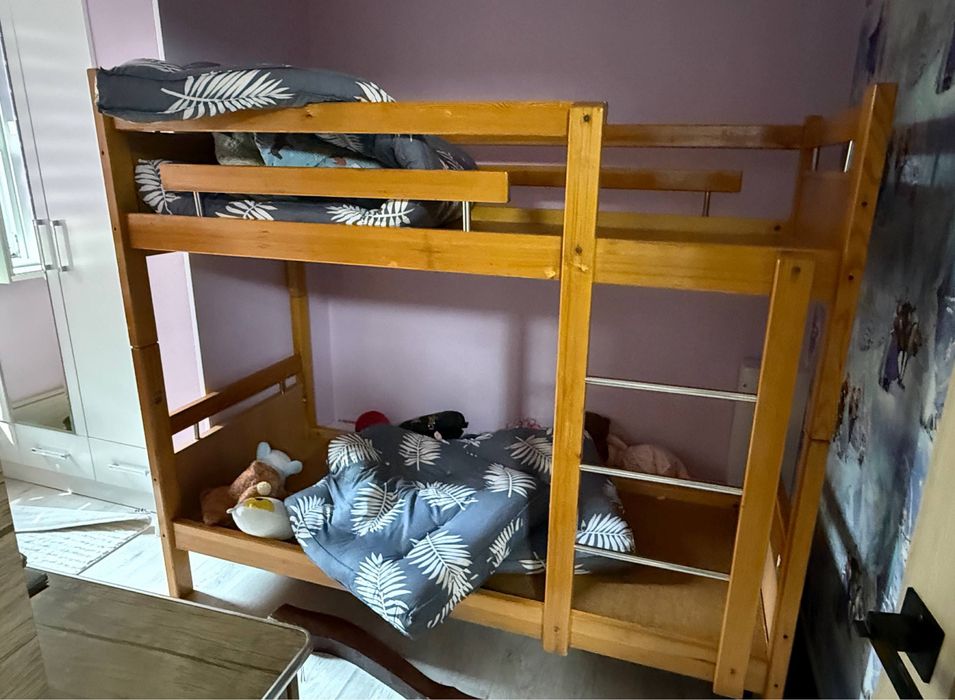 Продам двух этажную детскую кровать
