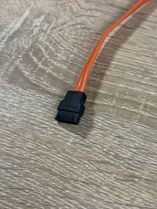 Cabluri SATA ca noi.