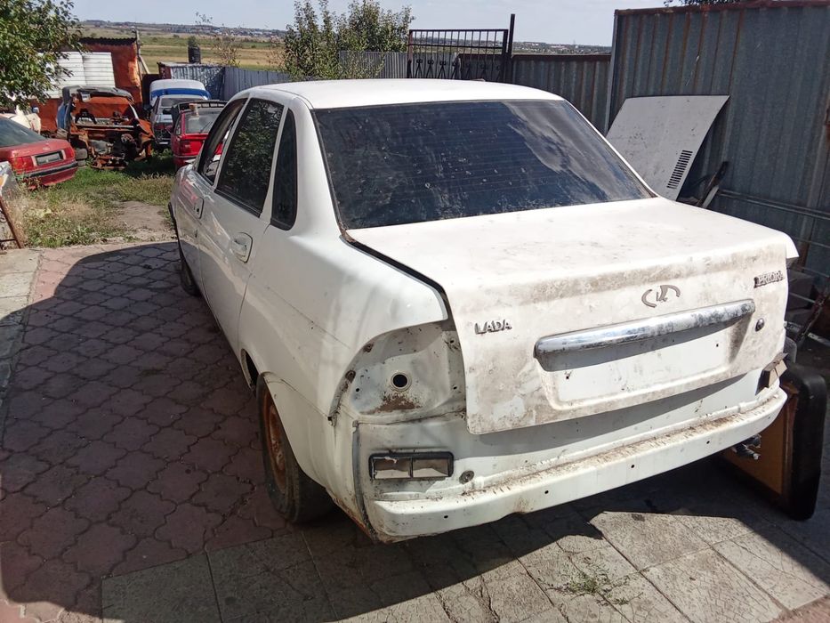 Приора седан на разбор.