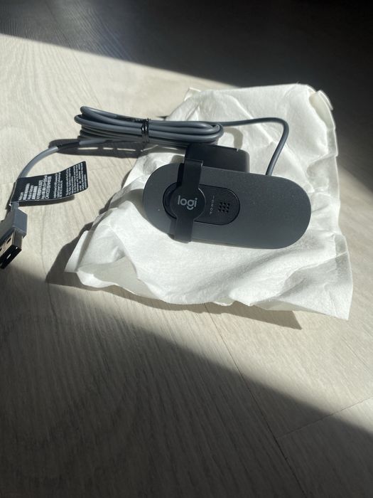 Logitech Brio 100 — Graphite