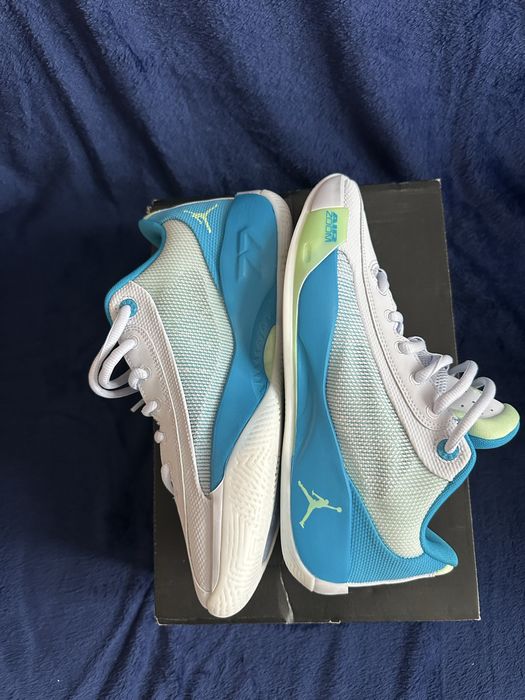 Jordan Luka2 . Noi , nepurtati , cutie originala.