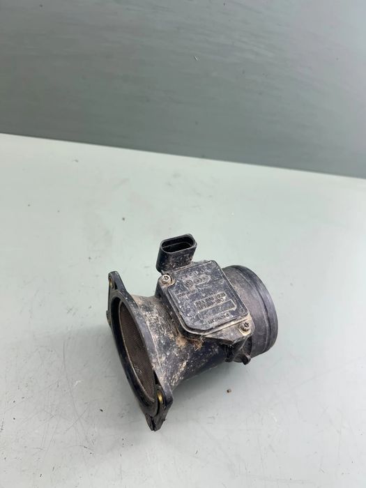 Debitmetru aer 06A906461B Volkswagen VW Golf 2002 1.6 MT (105 hp)