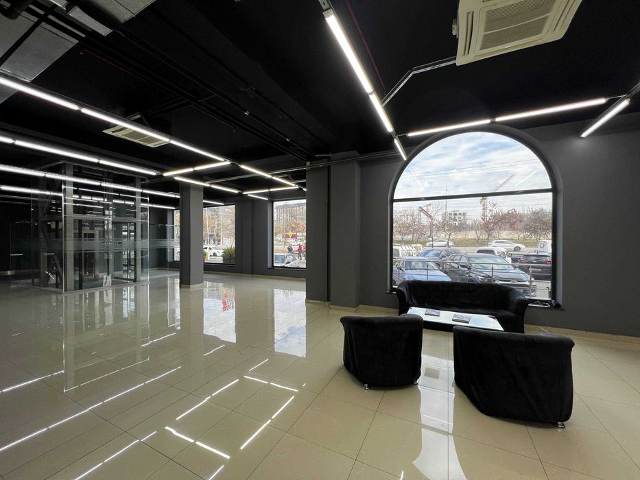 1 350 м² на 1 этаже — идеально под автосалон или мебельный шоурум (55)