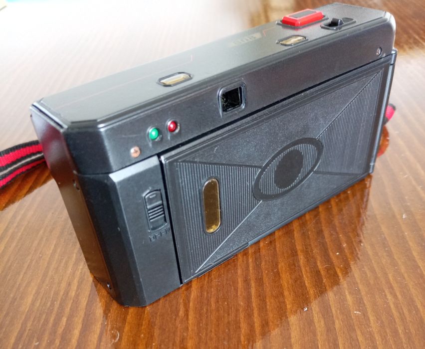 Фотоапарат Kanon mate AE808.