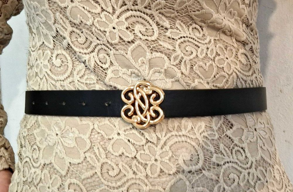 Елегантни дамски колани със скрито закопчаване