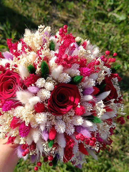 Buchete , cocarde,brățări, lumânări cununie și botez!