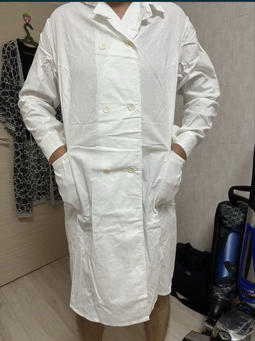 Продам халаты белые
