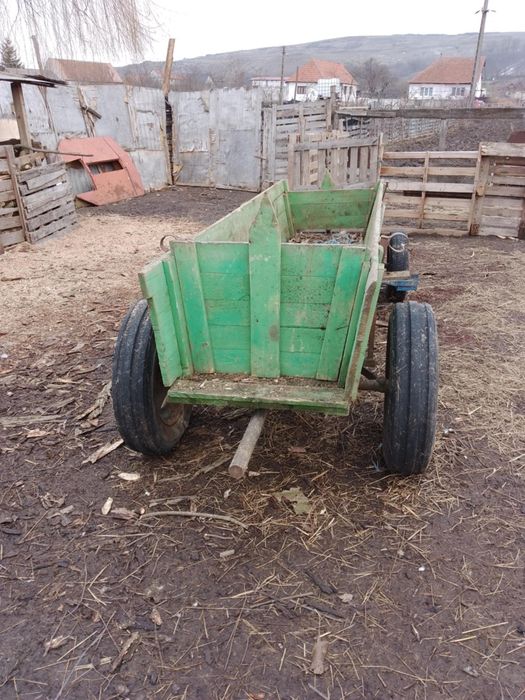 Vind sau schimb  cu animale căruță bună și ham