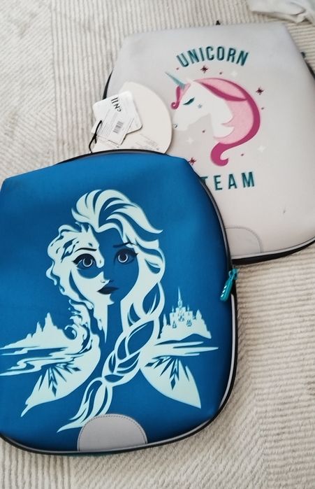 Fateteb- Ghiozdan  cu fata detasabila si spate de spuma si burete