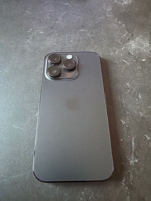 iPhone 14 Pro 128gb + два lightning кабела