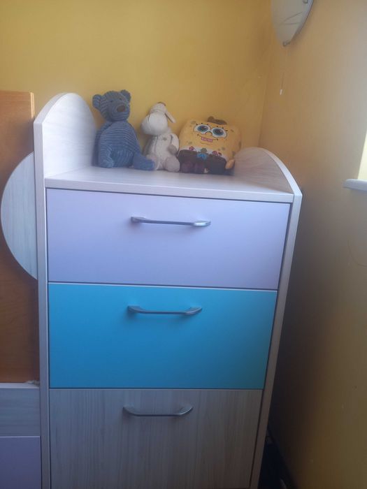 Стилна бебешка кошара + повивалник и шкафчета