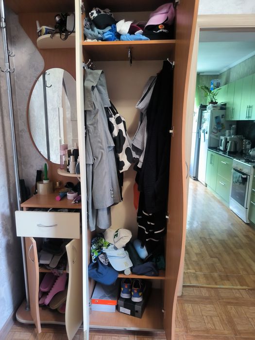 Прихожая с двумя шкафами