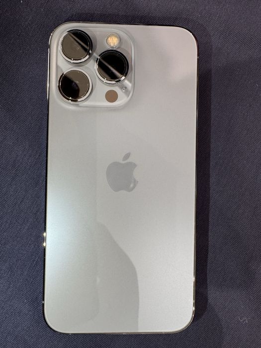 iPhone 13 PRO син 256 GB + 5 кейса и протектор