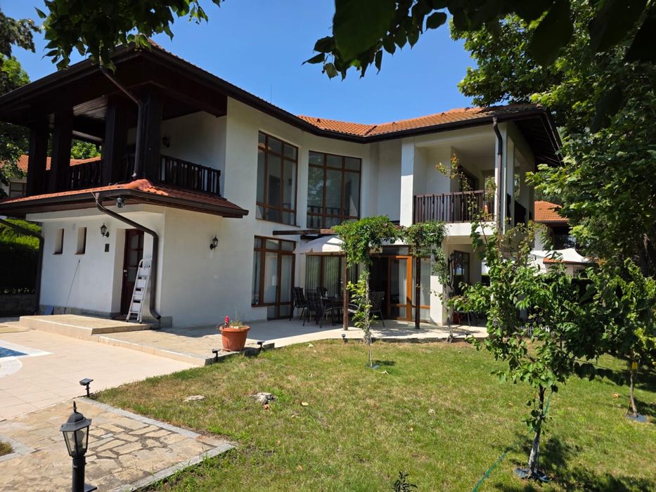 Обзаведена къща с 3 спални и красива гледка