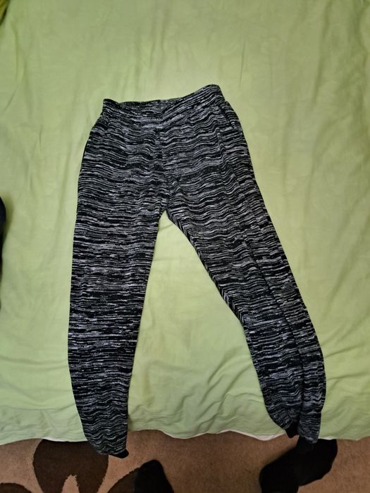 Два чифта мъжки долнища