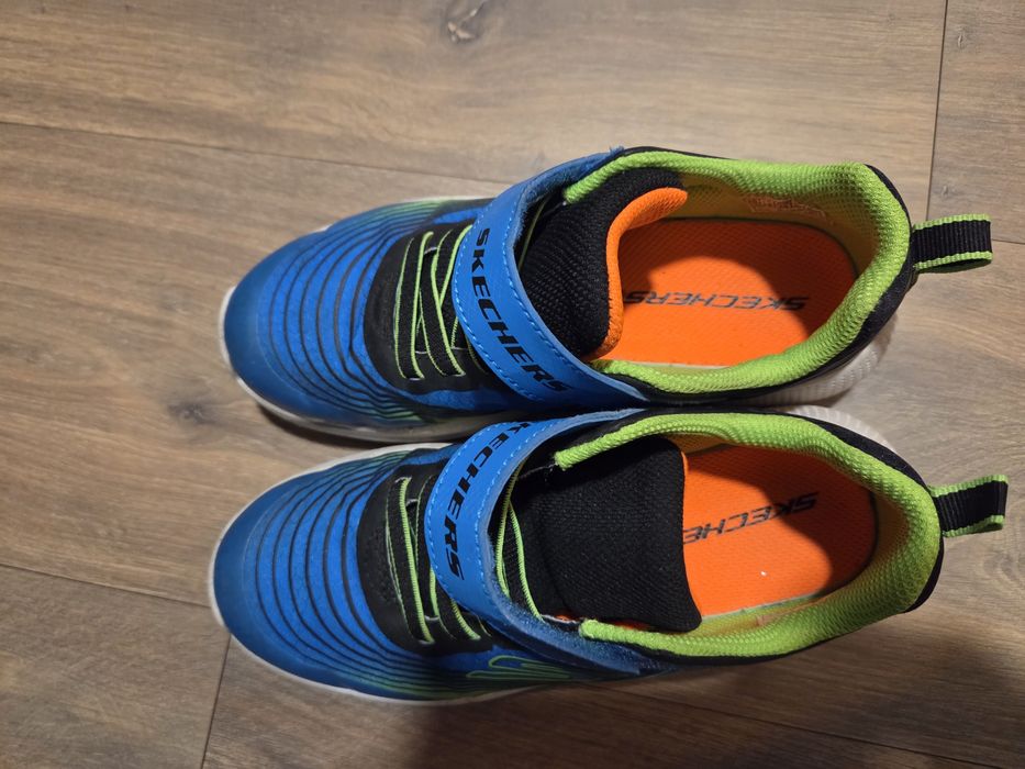 Adidasi Skechers 34 (21.5 cm)
34 (21.5 cm), stare foarte buna

100 lei