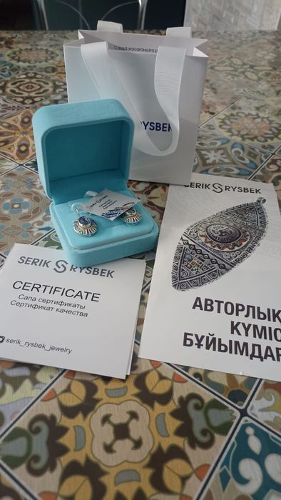 Продам серебрянные серьги