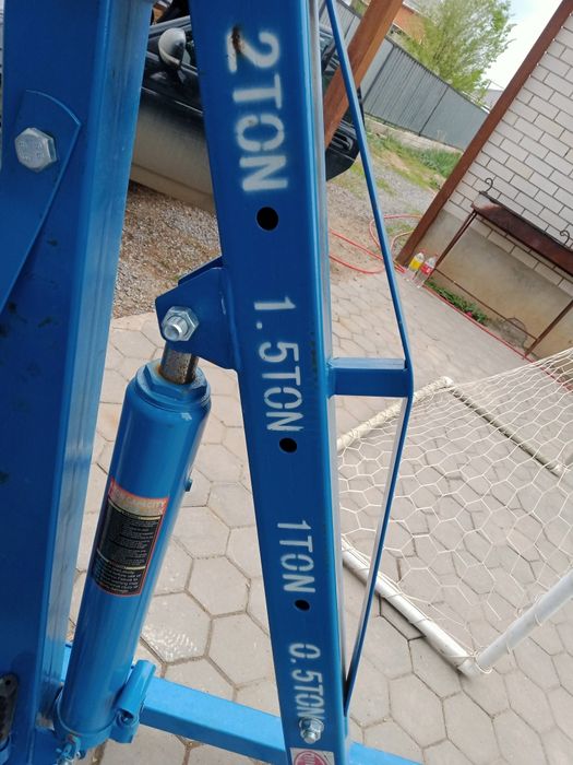 Домкрат робота для мотора