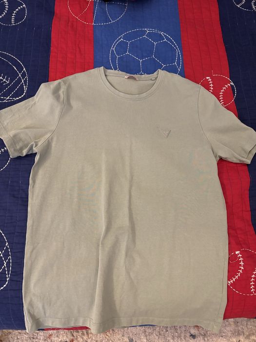 Тениска на guess m размер