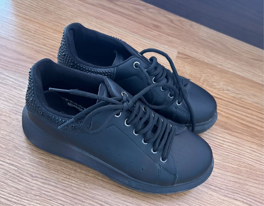 Дамски черни маратонки