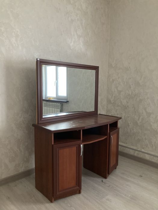 Продается трюмо(зеркало 100*60)
