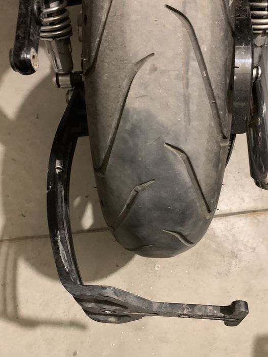 Стойка за номер на мотоциклет Rizoma, свалена от Harley-Davidson