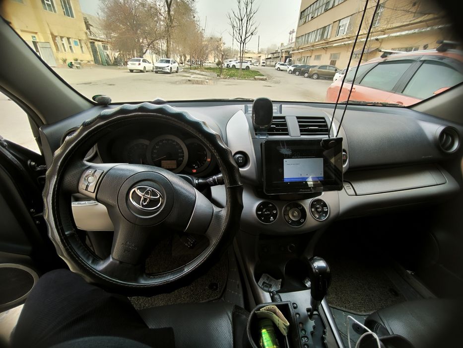 Продаётся тайота рав 4