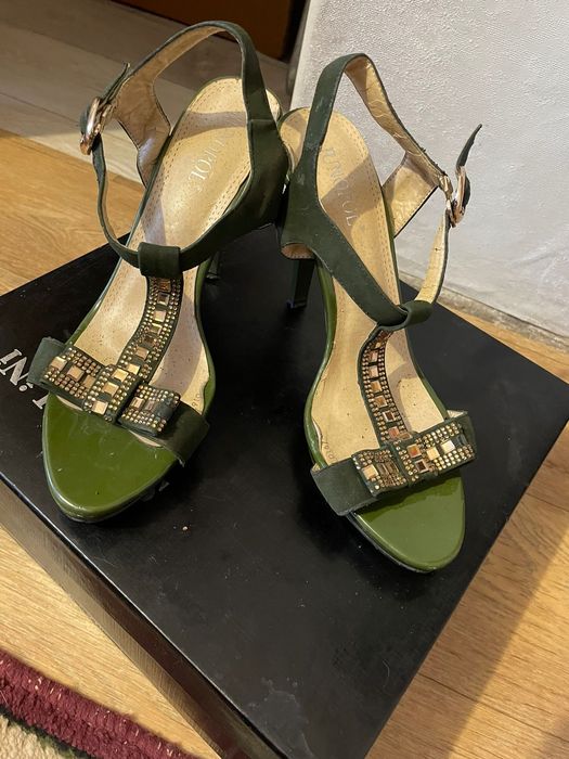 Обувь продам не дорого.