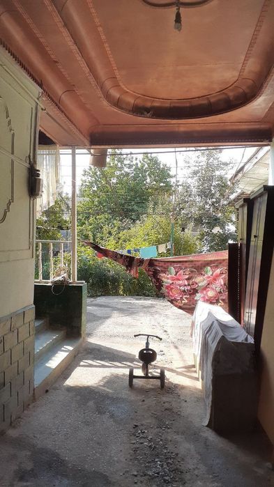 Уй сотилади.Андижон вилояти Пахтаобод тумани Обод МФЙ.Чин кучаси 99-уй