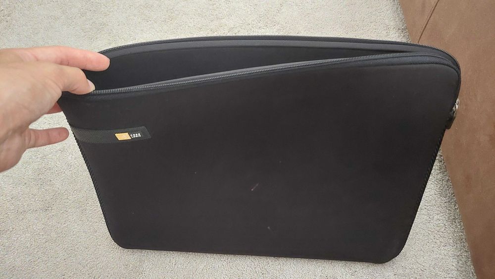 Купа за плодове, чанта за лаптоп и игра кула с топче