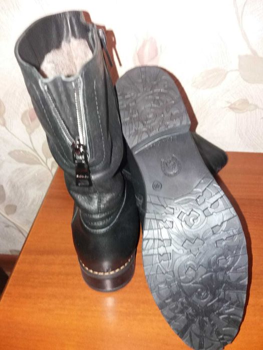 Продам женские сапоги