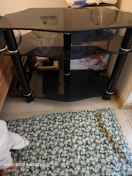 Стеклянный стол, стол под телевизор