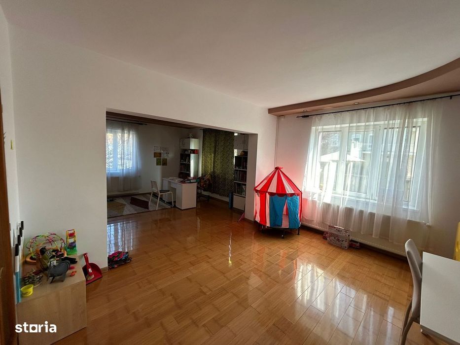 Casa individuala de inchiriat | 300 mp utili - 1000 teren