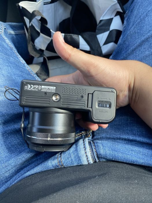 Salut, vand aparat de fotografiat