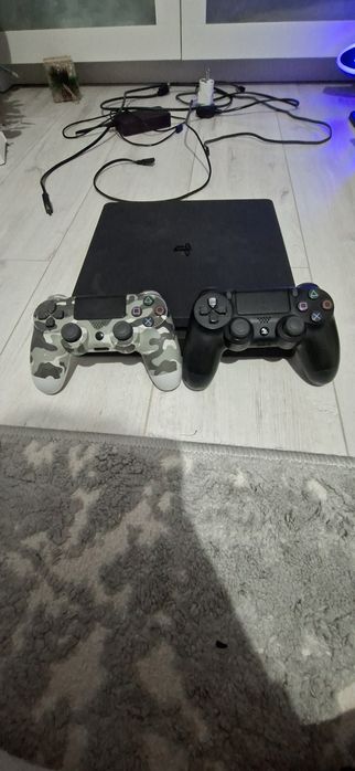 Vand ps4 slim in stare excelenta