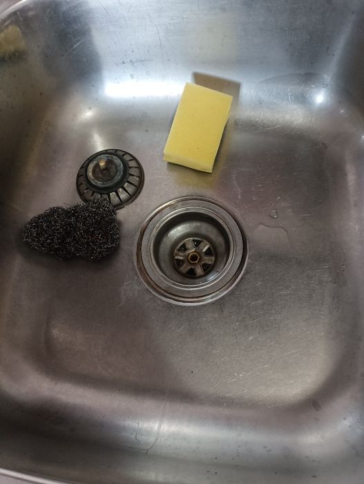 Продавам цялостно обзаведена кухня