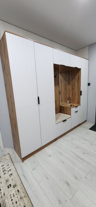 Продам шкаф для прихожей