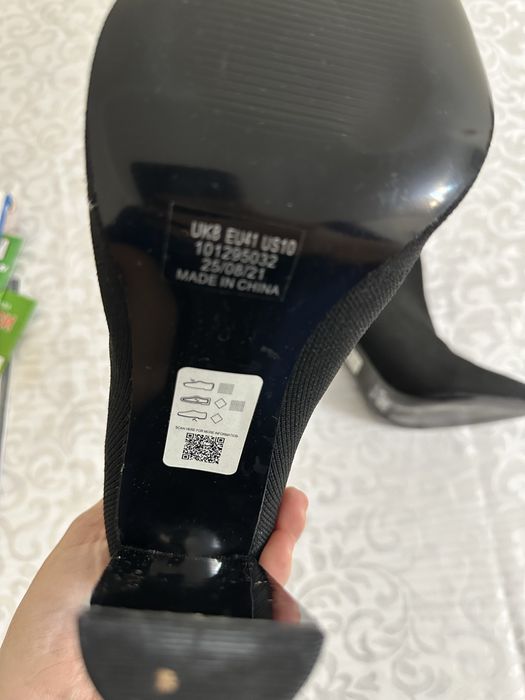 Продам сапожки на выход