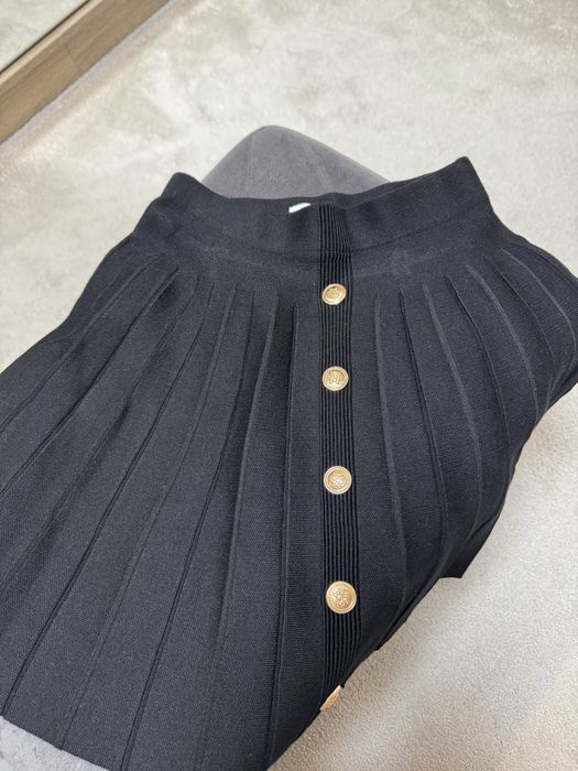 Пола черна и дънкова