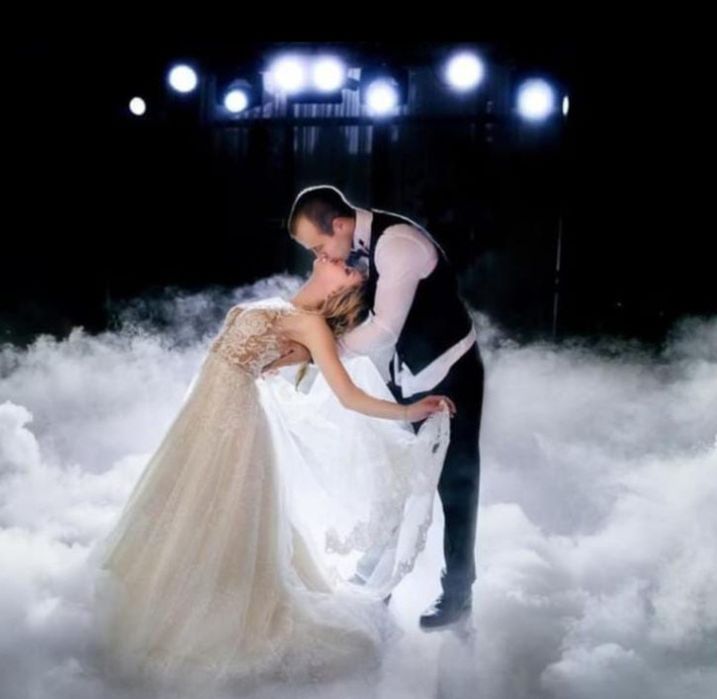 Fum greu,gheață carbonică,artificii vulcan,sori rotitori,baloane fum