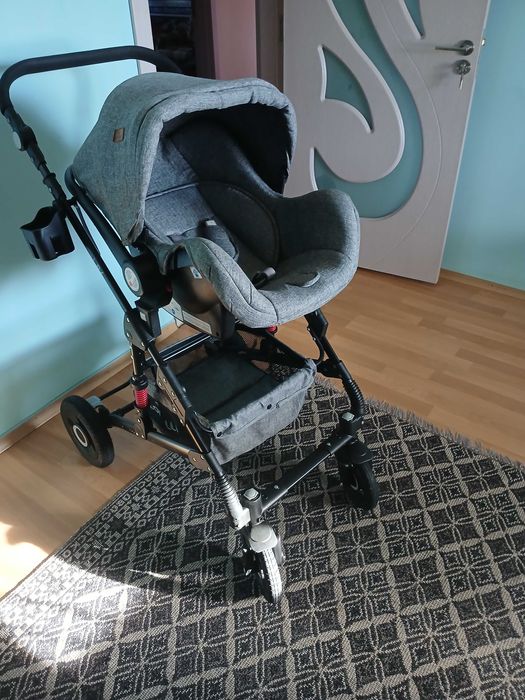 Продава се бебешка количка със зимен и летен кош