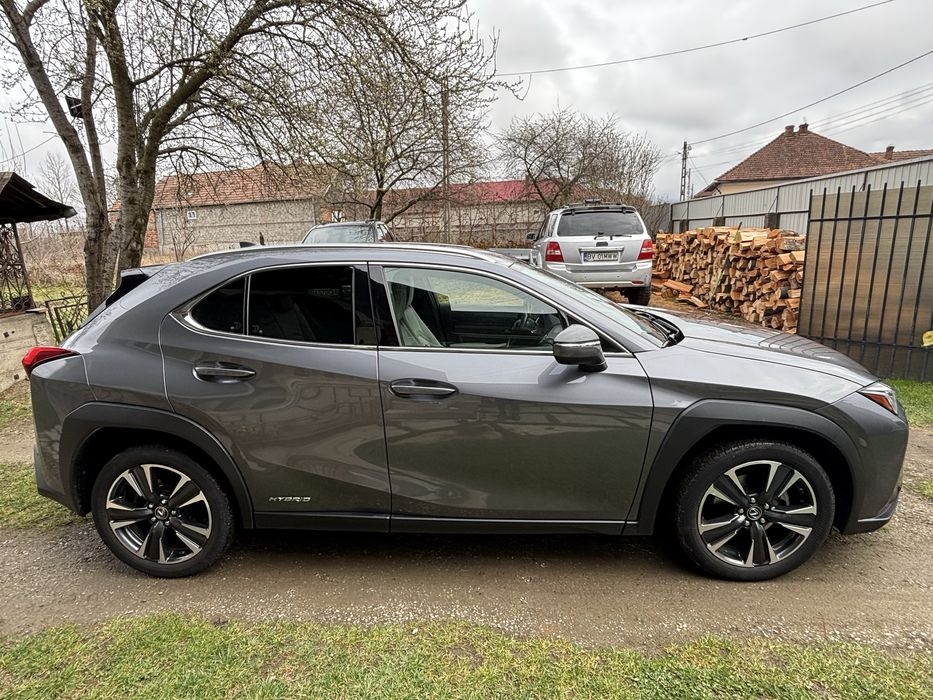 Lexus UX250h hybrid 2021 2.0 -automat, stare excelenta