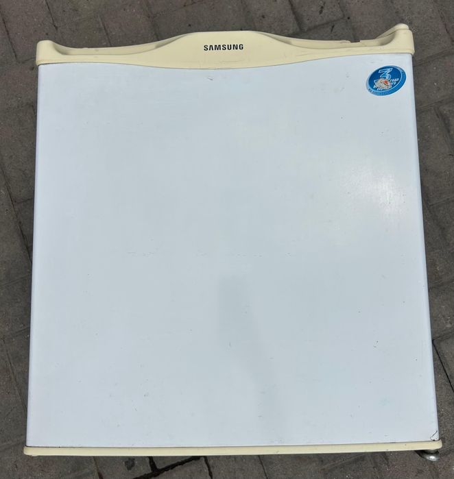 Мини холодильник SAMSUNG